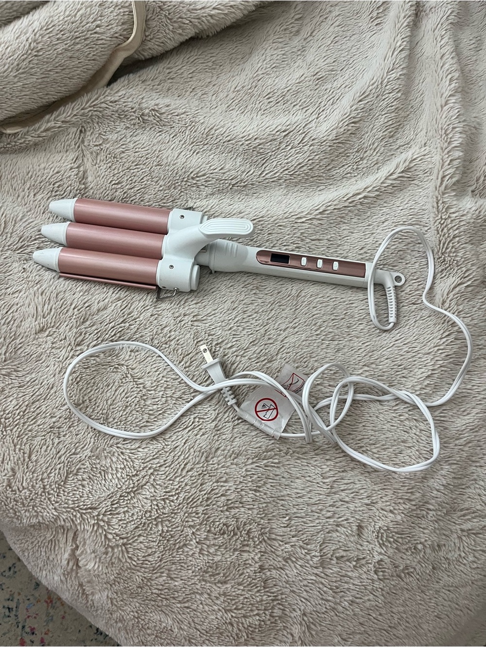 White and Rose Gold 3-Barrel Hair Waver